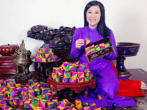 Bánh màu pháp lam tại Ngự yến Festival Huế