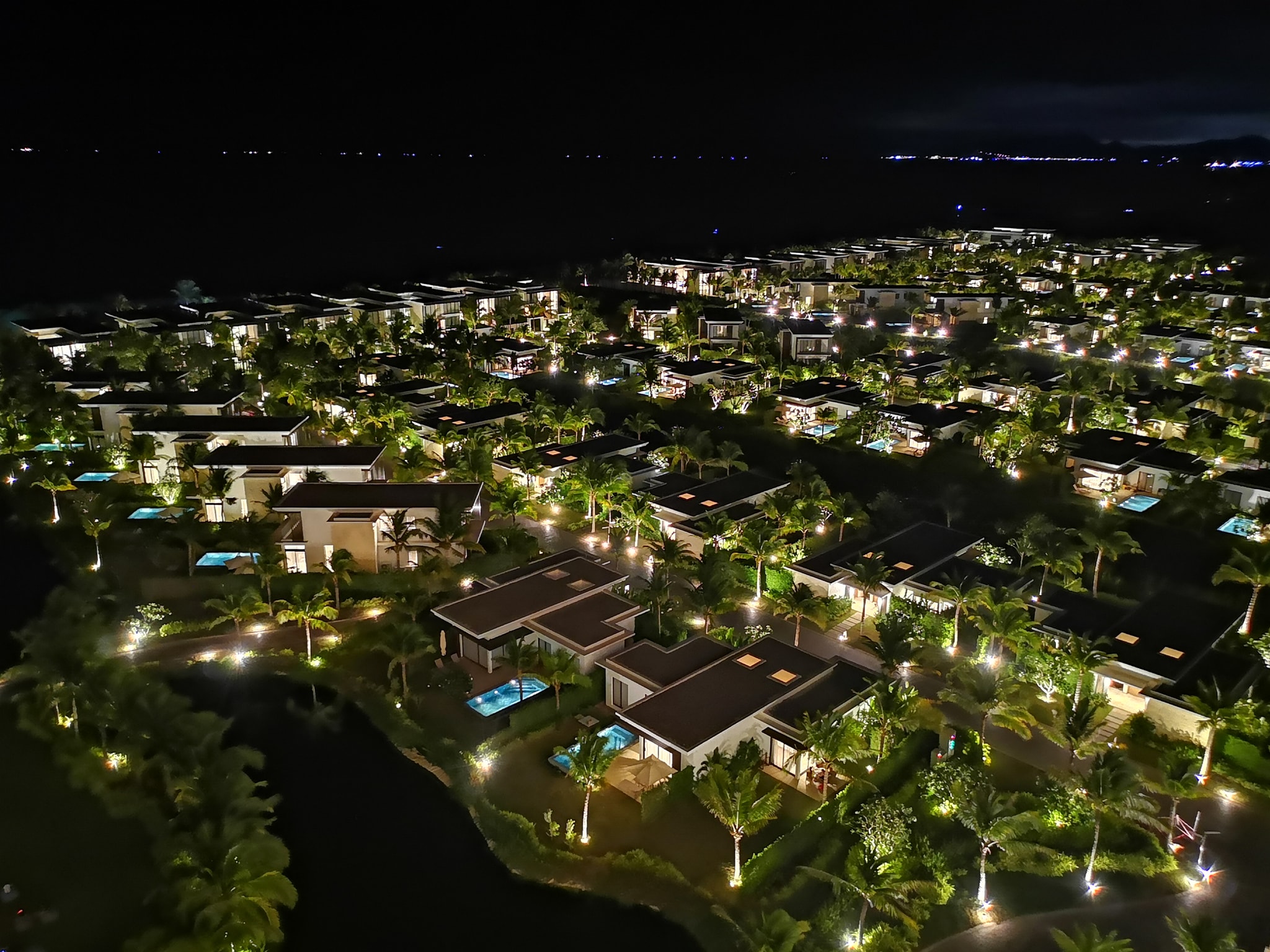 Toàn cảnh Melia Hồ Tràm Beach Resort về đêm