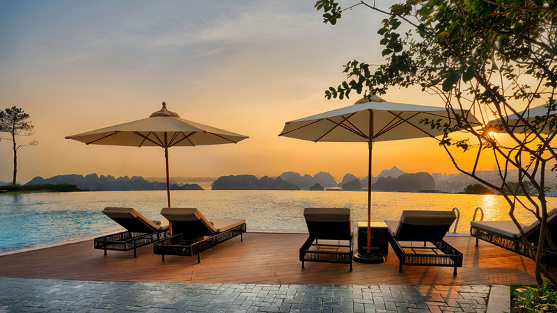 FLC Luxury Hạ Long bể bơi vô cực
