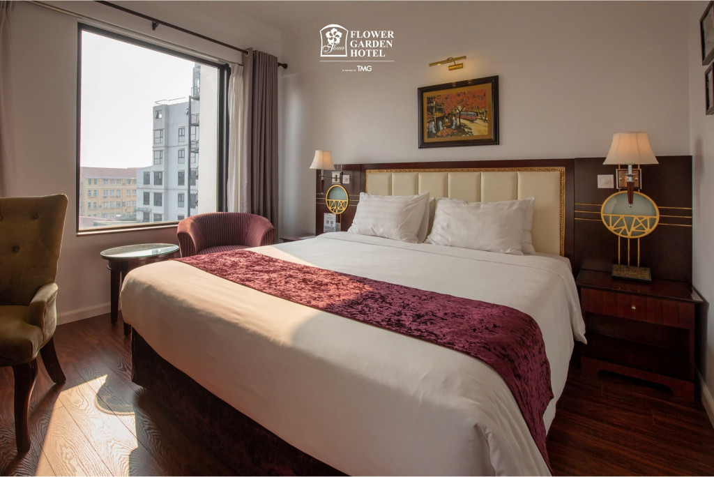 Phòng Deluxe tại khách sạn Flower Garden Hà Nội