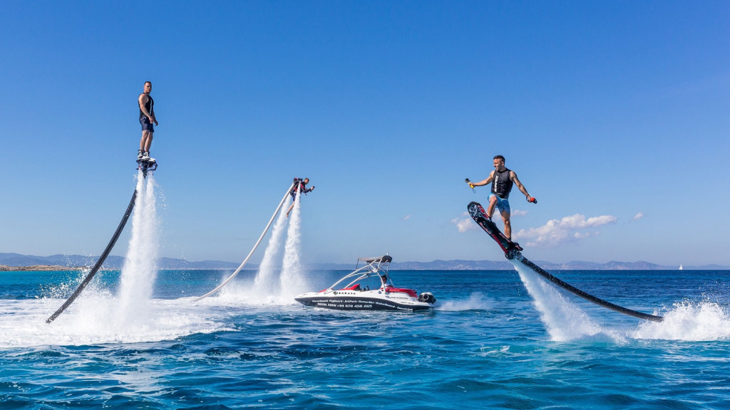 Flyboard vui chơi dưới nước Nha Trang
