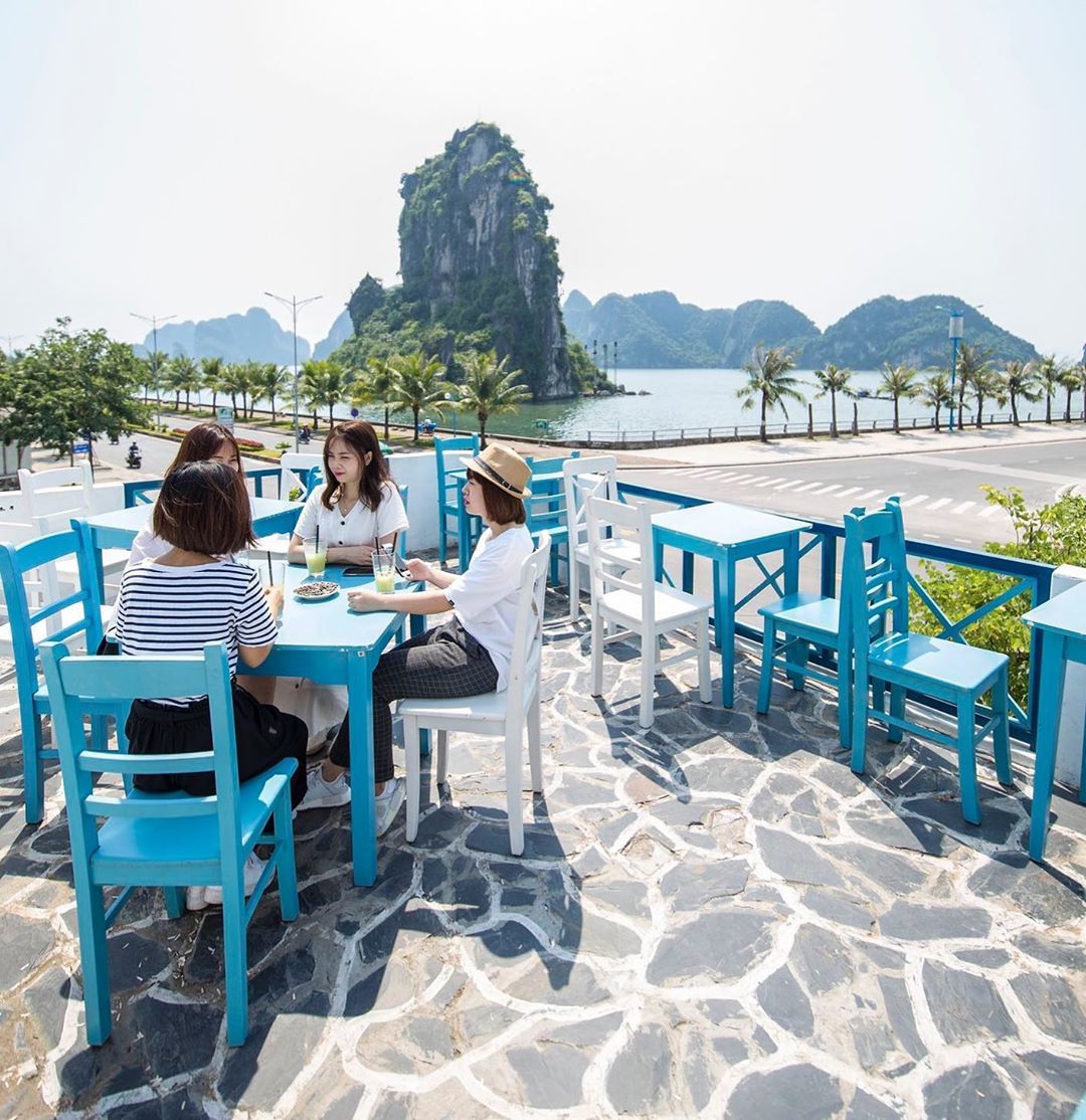 Bàn ghế Freshie Hạ Long phong cách Santorini