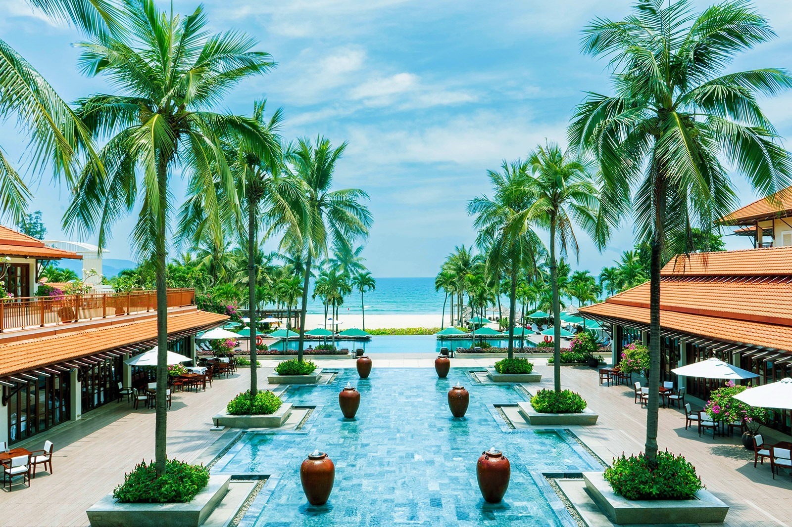 Furama Resort Đà Nẵng: ‘Ốc đảo’ nghỉ dưỡng đầy thi vị bên bờ biển xanh