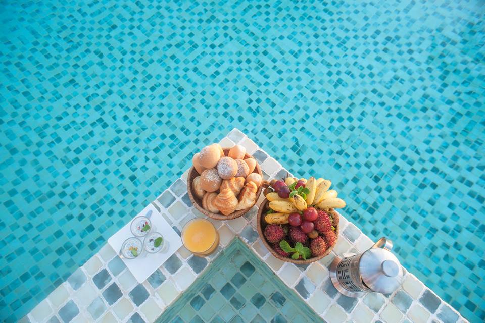 Zen Bar bên bờ biển lộng gió tại Cam Ranh