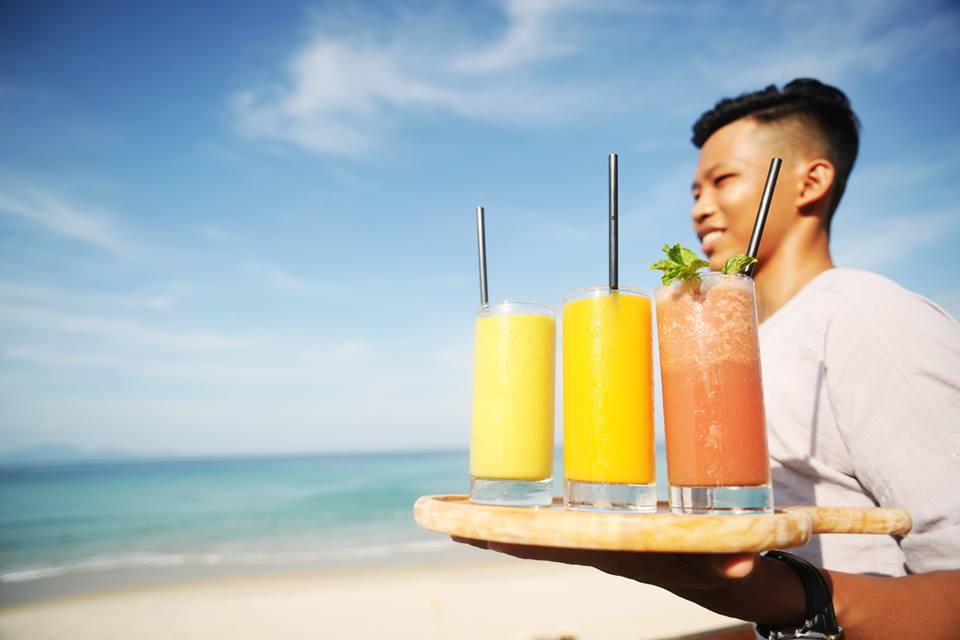 Bữa sáng sang chảnh phục vụ tại phòng ở Fusion Resort Cam Ranh