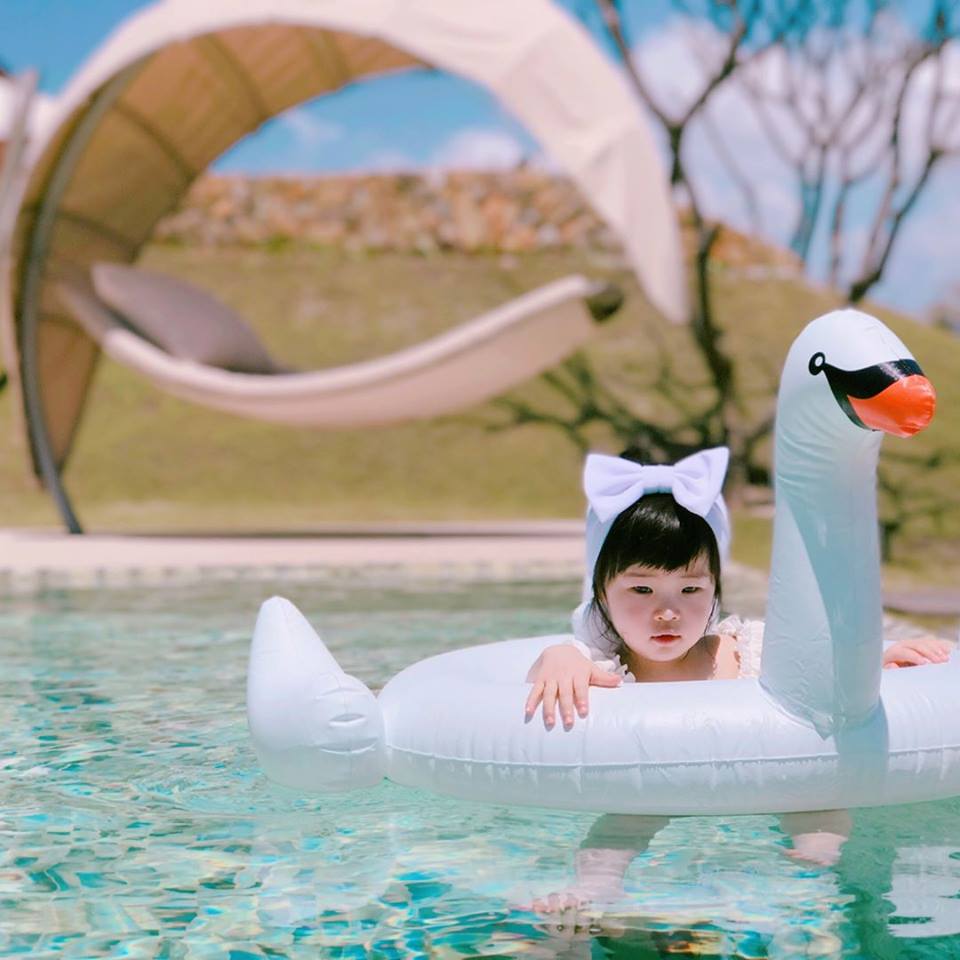 Hồ bơi hướng biển tại Fusion Resort Cam Ranh