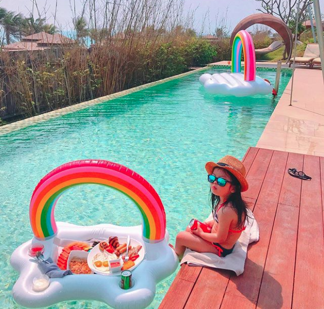 Khuôn viên xanh mát tại Fusion Resort Cam Ranh
