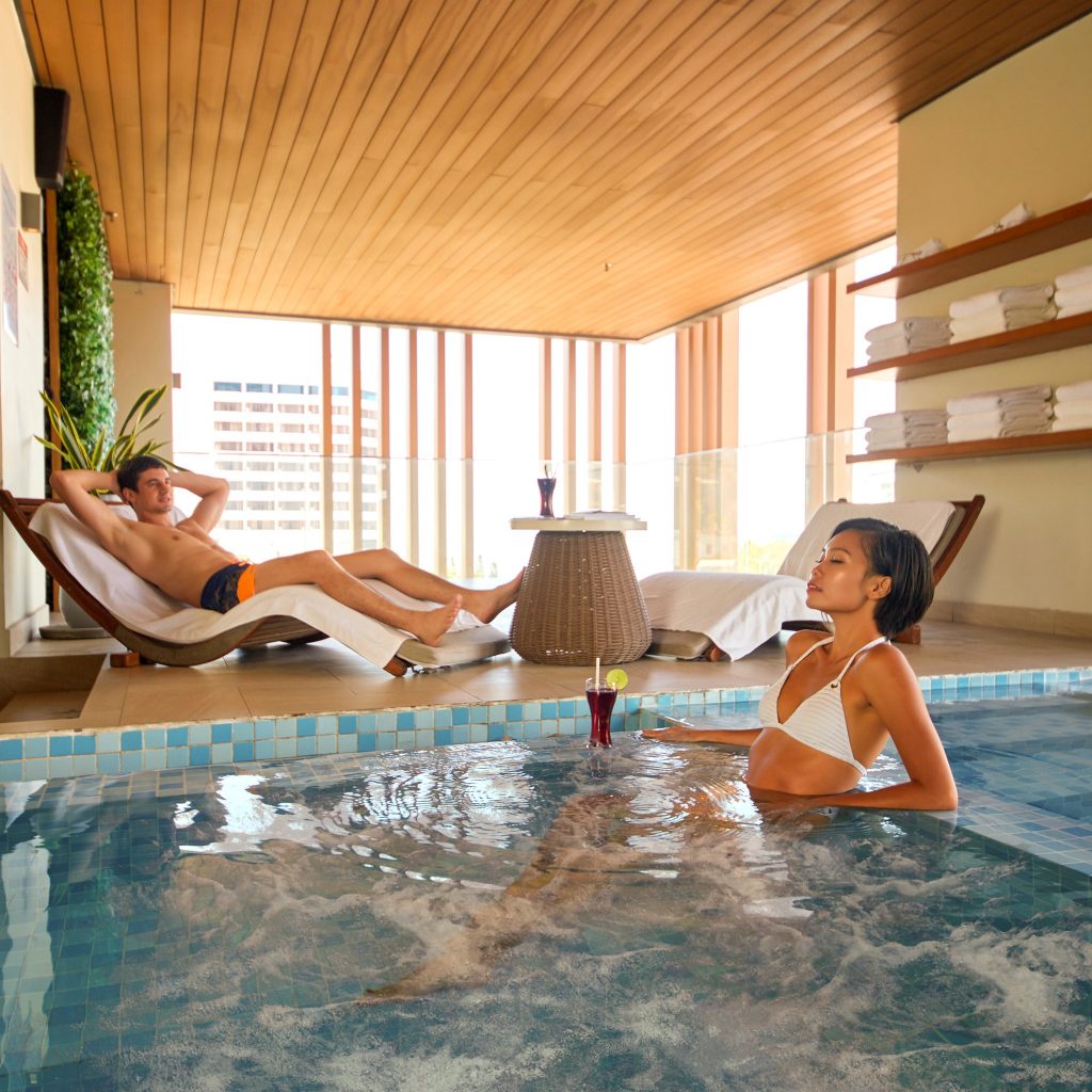 Khu vực Jacuzzi tại Fusion Suites Vũng Tàu