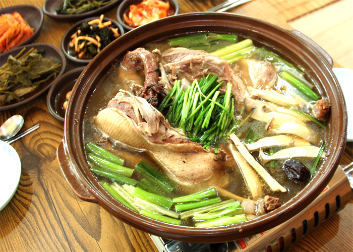 Du lich Han Quoc - Món Yeonggyebaeksuk (Gà hầm) Du lich Han Quoc - Món Yeonggyebaeksuk (Gà hầm)