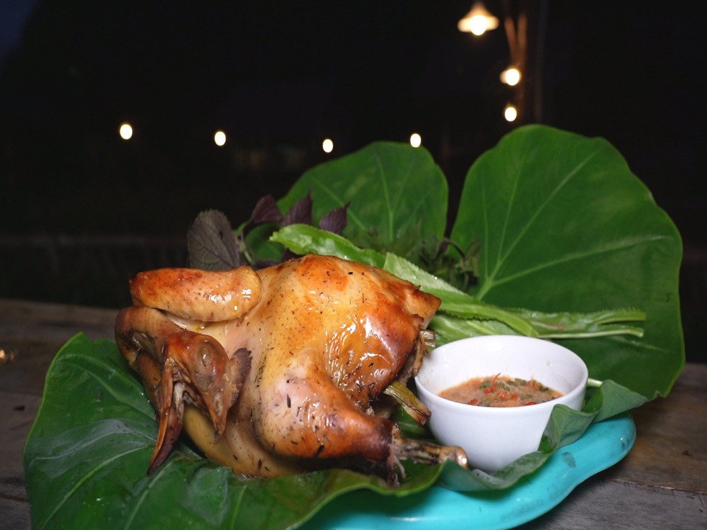 Thành phẩm gà Hoành Bồ nướng mọi Quảng Ninh