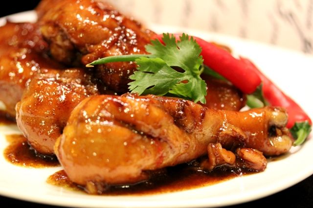 Gà khìa nước dừa ăn cùng cơm nóng
