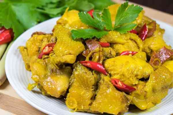 Món gà kho sả nghệ hoàn chỉnh