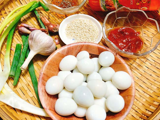 Gà kho trứng cút thơm ngon