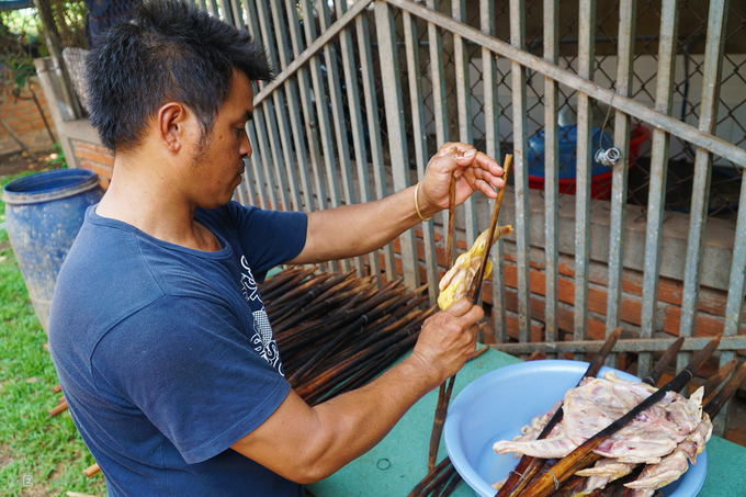 Gà nướng cơm lam dùng gà chạy bộ thịt săn chắc