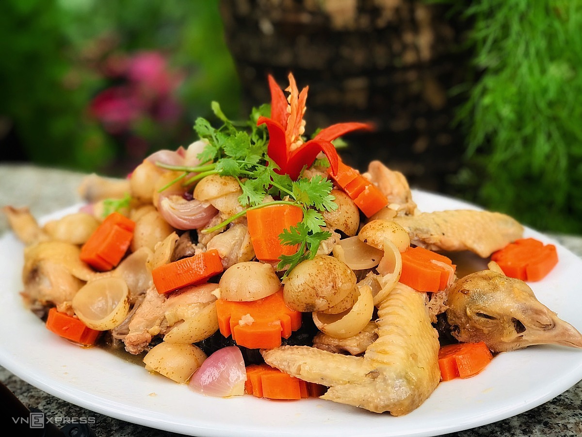 Gà um dâu – Món ăn độc đáo làm nên thương hiệu cho đất Phong Điền