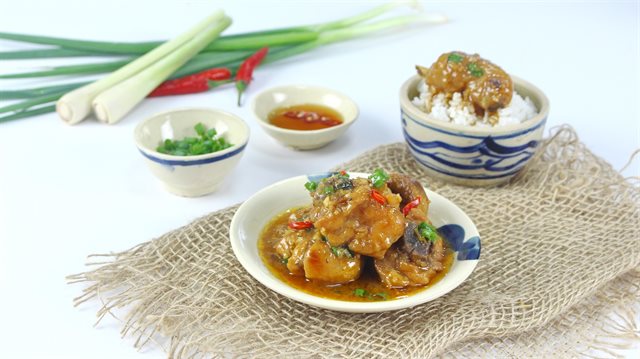 Gà kho me hoàn thiện chua ngọt hấp dẫn Gà kho me hoàn thiện chua ngọt hấp dẫn