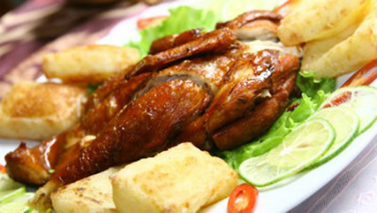 Gà quay xôi phồng - iVIVU.com Gà quay xôi phồng - iVIVU.com