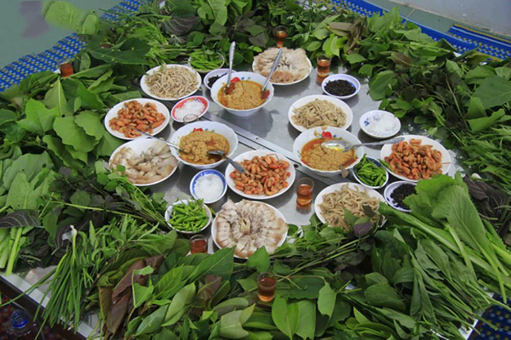 Gỏi lá đặc sản Măng Đen