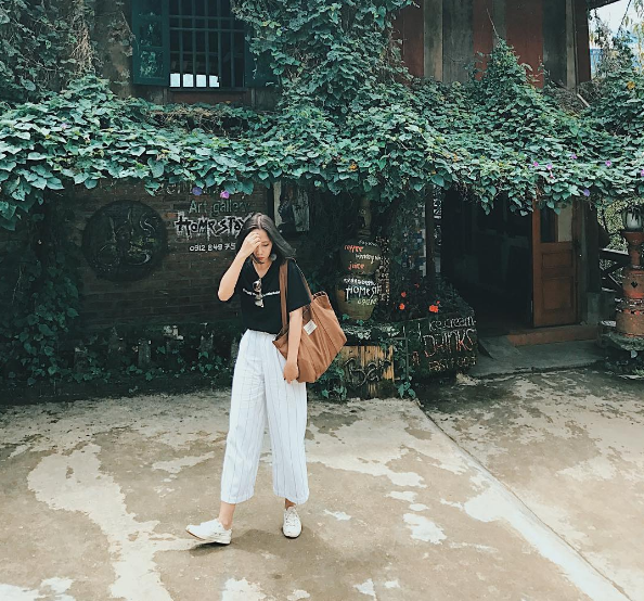 Gem Valley không gian gỗ và tranh nghệ thuật