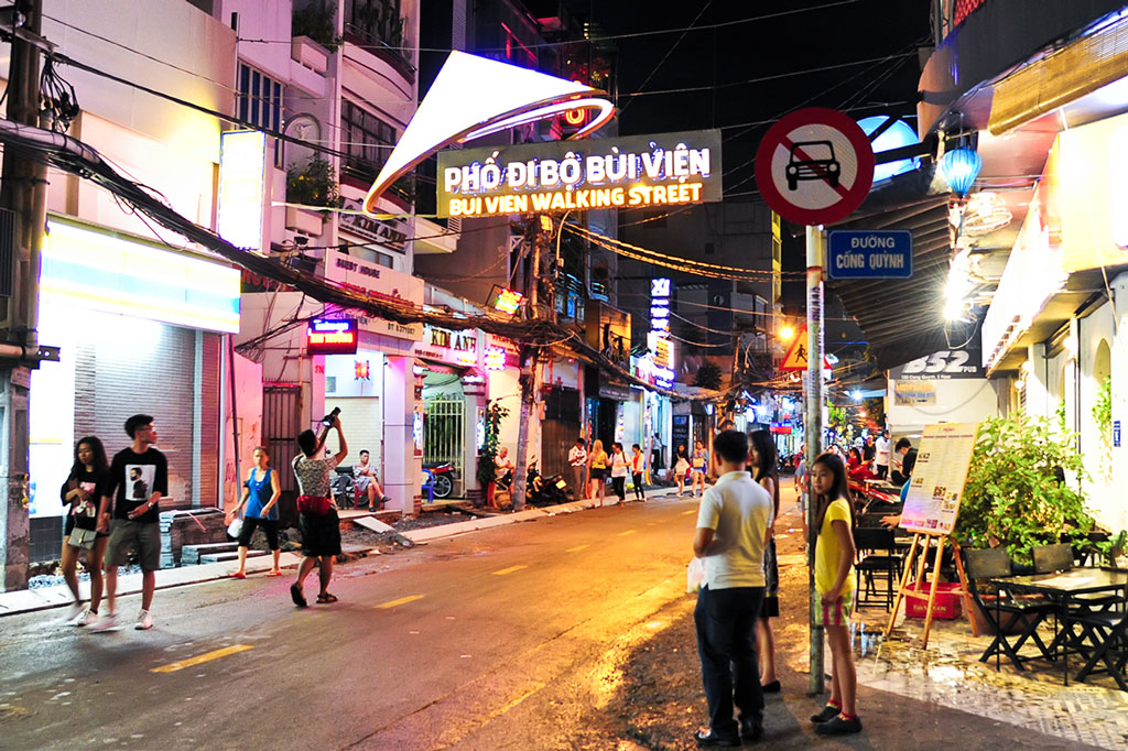 Phố Tây Bùi Viện về đêm sôi động Phố Tây Bùi Viện về đêm sôi động