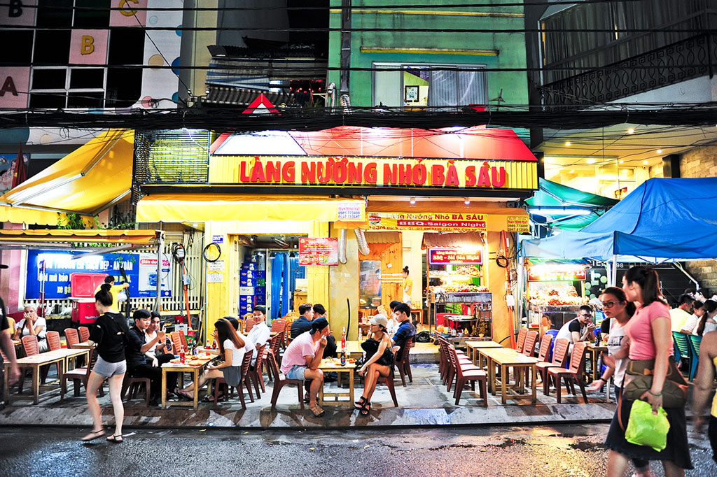 Quán ăn vỉa hè ở phố Tây Bùi Viện