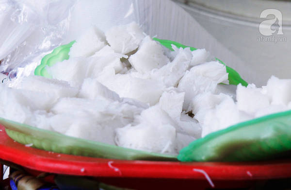 Bún con trắng tinh tươm tại bún đậu mắm tôm Đại La