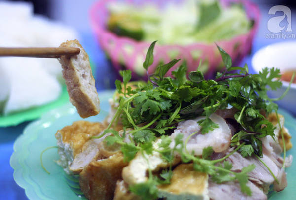 ghe-hang-bun-dau-mam-tom-phai-tan-dung-ca-hanh-lang-phong-ngu-lam-noi-ban-hang-o-pho-dai-la-ivivu-12