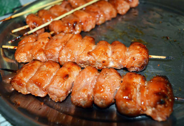 Thịt kim tiền là món thịt ăn kèm bánh hỏi đặc trưng của lò bánh hỏi Út Dzách