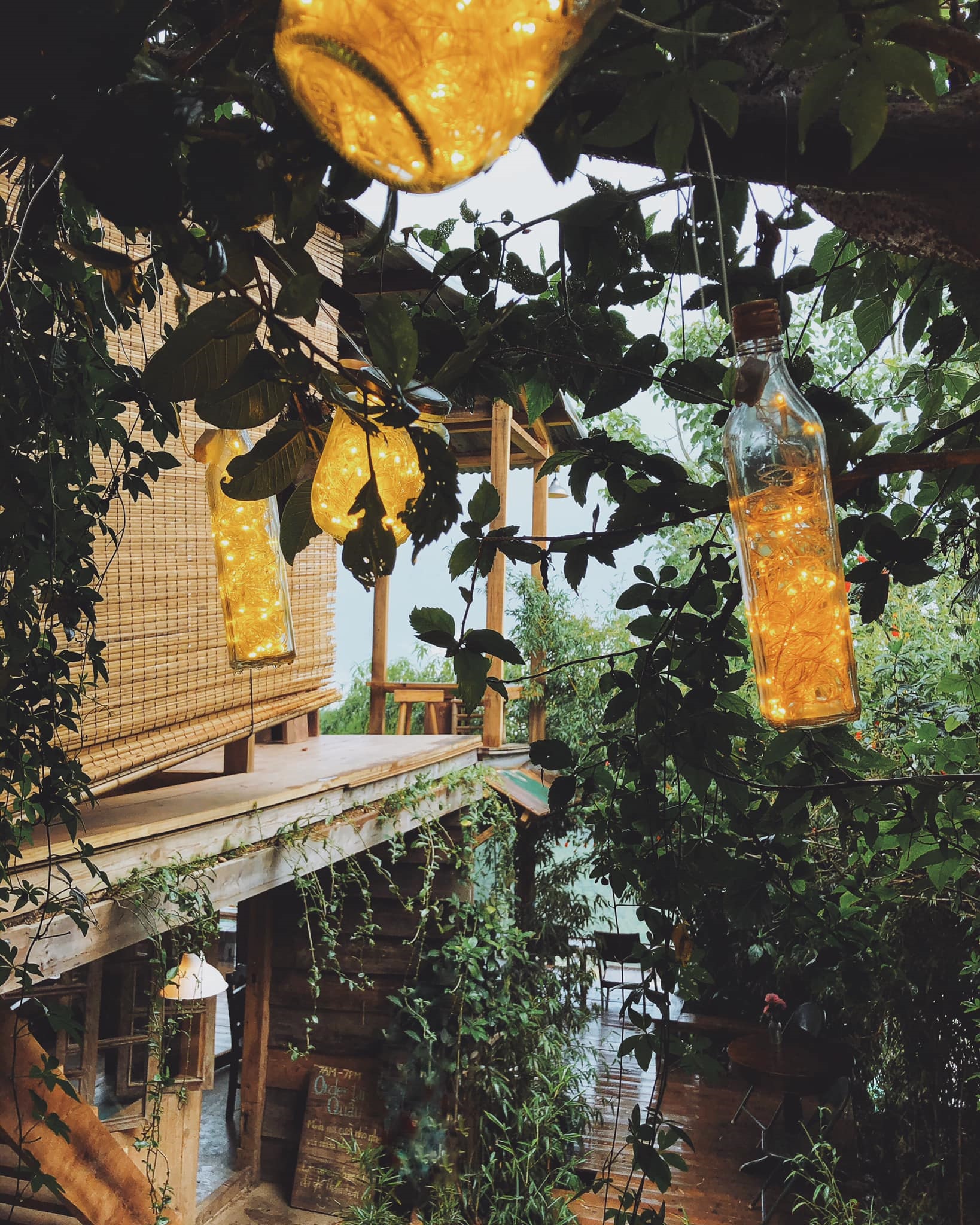 ghe-tiem-ca-phe-cheo-veooo-co-goc-ngam-hoang-hon-sieu-dep-o-da-lat-ivivu-02 ghe-tiem-ca-phe-cheo-veooo-co-goc-ngam-hoang-hon-sieu-dep-o-da-lat-ivivu-02