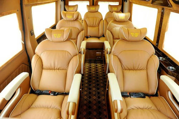 Xe Limousine Luxury Van trong tour Hà Nội Sapa