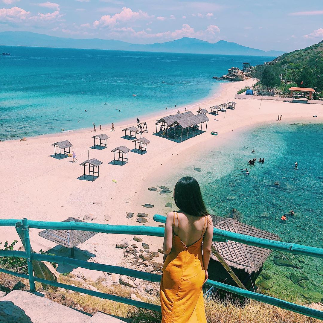 Bãi tắm đôi độc đáo tại Đảo Yến Nha Trang