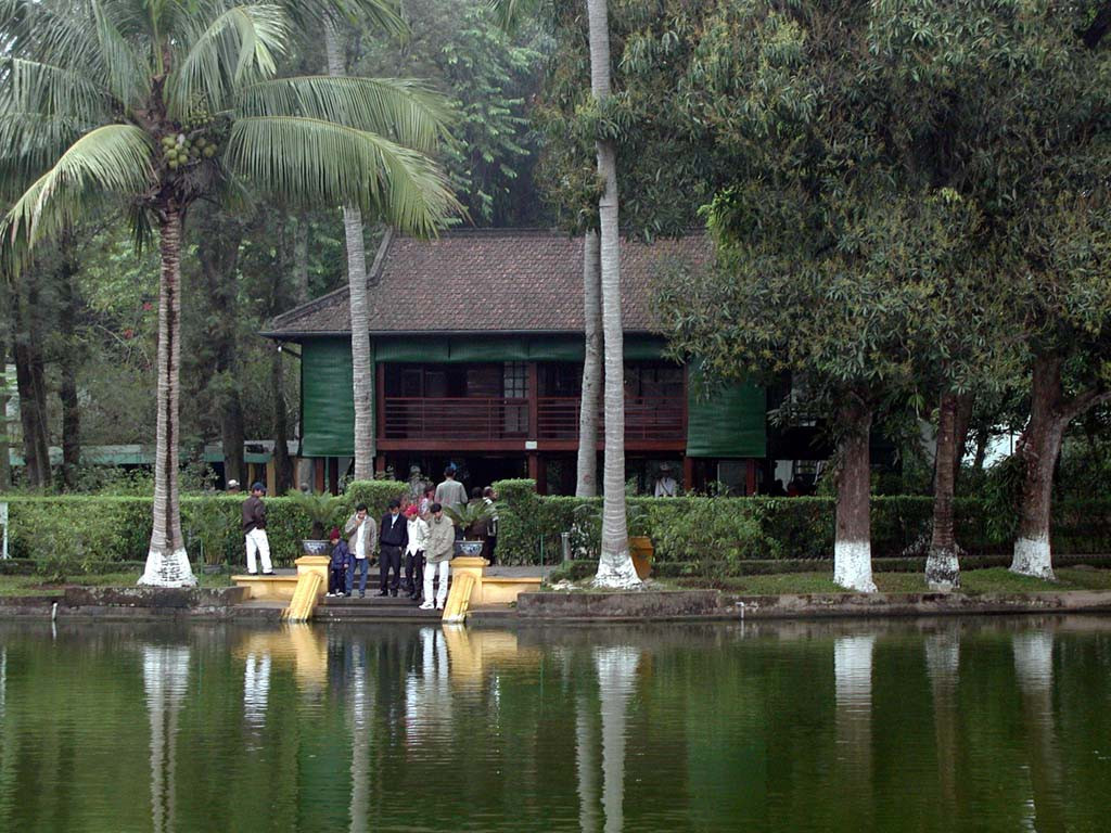 Khu di tích Phủ chủ tịch.
