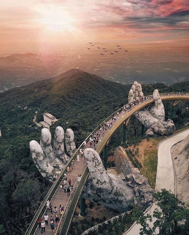Bà Nà Hills cầu Vàng bảng giá vé Đà Nẵng