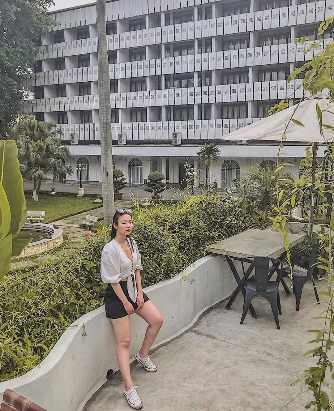View ban công The Ylang Gardenista Coffee nhìn phố đi bộ Hà Nội