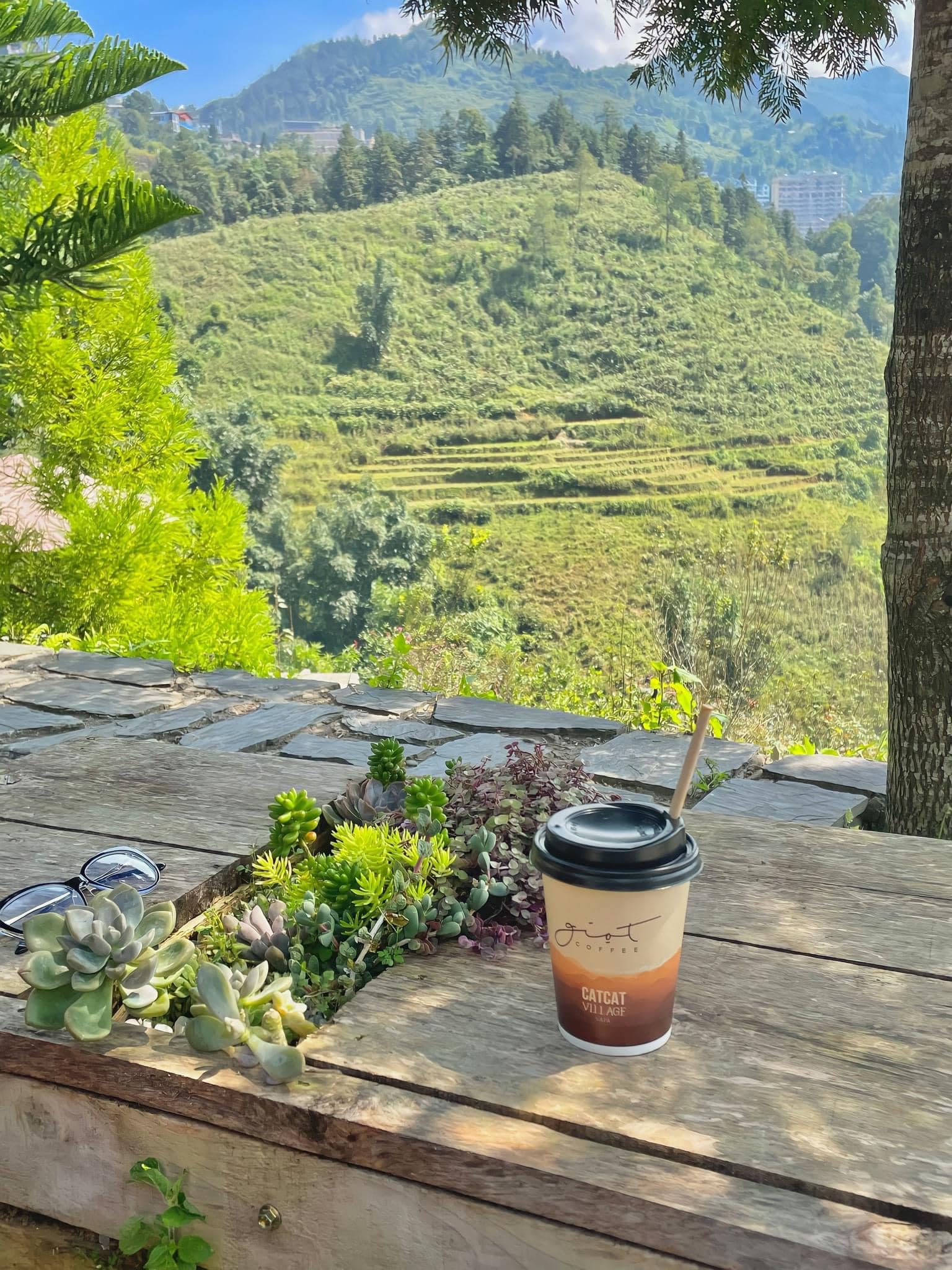 Không gian ấm cúng Giọt Coffee - quán cafe Sapa