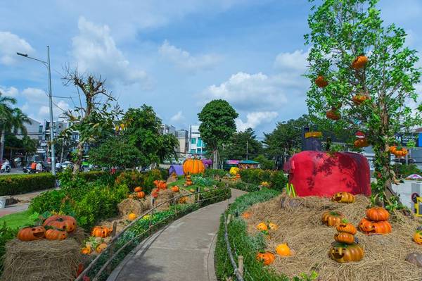 Làng Bí Thần Tiên AEON MALL Bình Tân về đêm