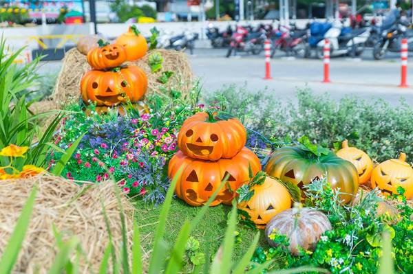 Không gian Halloween Làng Bí Thần Tiên AEON MALL Bình Tân