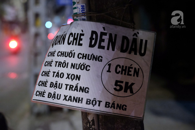 giua-sai-gon-hoa-le-co-mot-quan-che-ban-dem-hon-40-nam-nay-van-thap-sang-bang-den-dau-ivivu-9