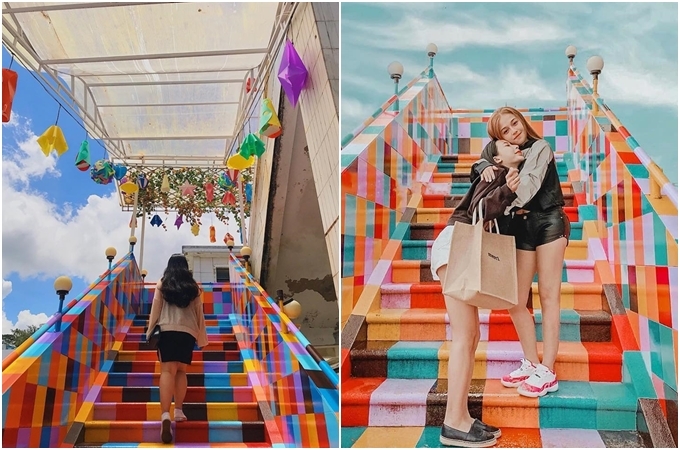 Cầu thang lên sân thượng Góc Hong Kong Đà Lạt