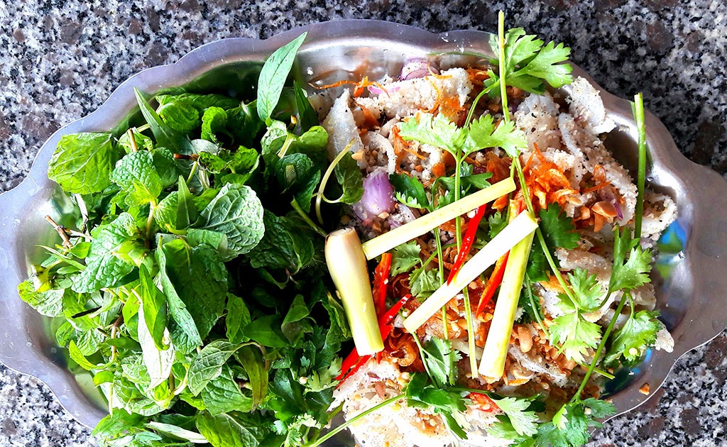Gỏi cá đục Minh Châu, món ngon khó cưỡng ở Quảng Ninh