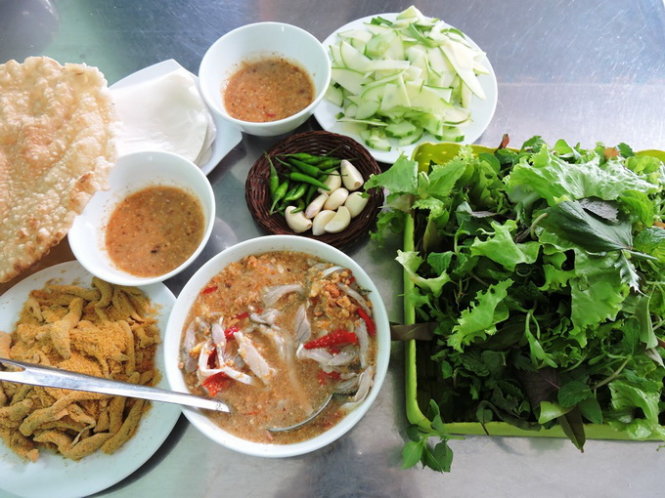 Gỏi cá Nam Ô Đà Nẵng bày biện đẹp mắt