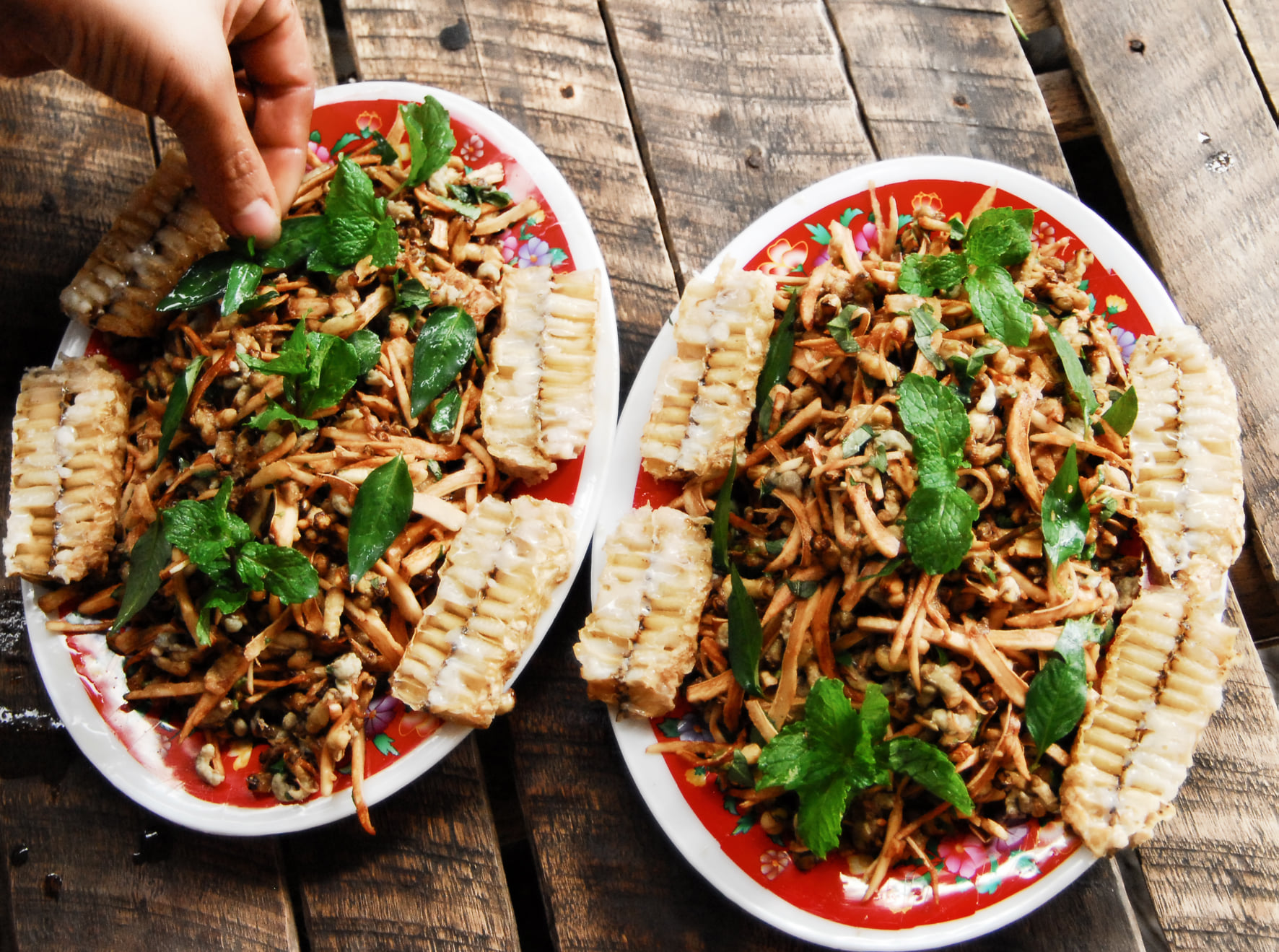 Gỏi nhộng ong – “Đệ nhất ẩm thực” Cà Mau