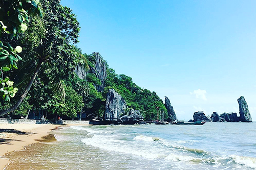 Khung cảnh trên hòn Phụ Tử khi du lịch Kiên Giang