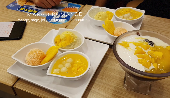 Hui Lau Shan  Đây là tiệm dành cho các tín đồ xoài bởi thực đơn có rất nhiều biến tấu của loại quả nhiệt đới này như bánh xoài, chè xoài, tào phớ xoài hay đá bào xoài. Quán nằm ở khu Tsim Sha Shui.