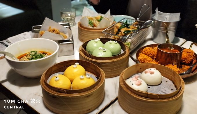 Yum Cha  Nếu thích ăn dimsum nhưng không theo phong cách truyền thống thì có một gợi ý cho bạn là tiệm Yum Cha ở khu Central với nhiều món ăn được trang trí rất dễ thương cho bạn tha hồ check in.