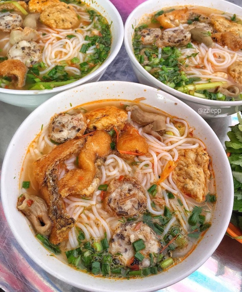 Bát bún cá thập cẩm ngon miệng trong lịch trình ẩm thực Hải Phòng