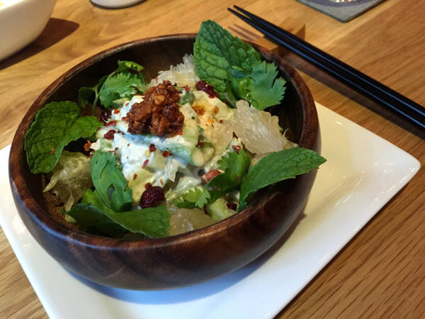 Gỏi Pomelo thanh mát ẩm thực Singapore
