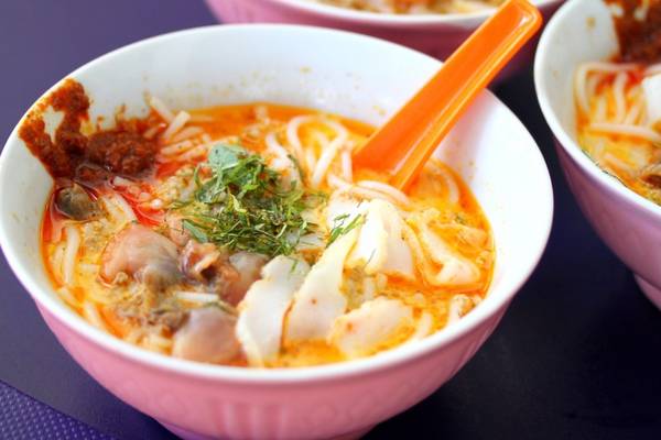 Cà ri Laksa cay nồng béo ngậy ẩm thực Singapore