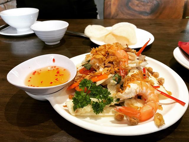 Gỏi củ hũ dừa tôm thịt