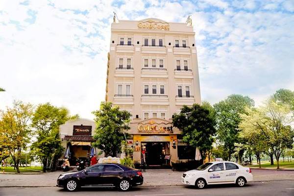 Khách sạn Gold Coast Đà Nẵng nhìn từ bên ngoài.